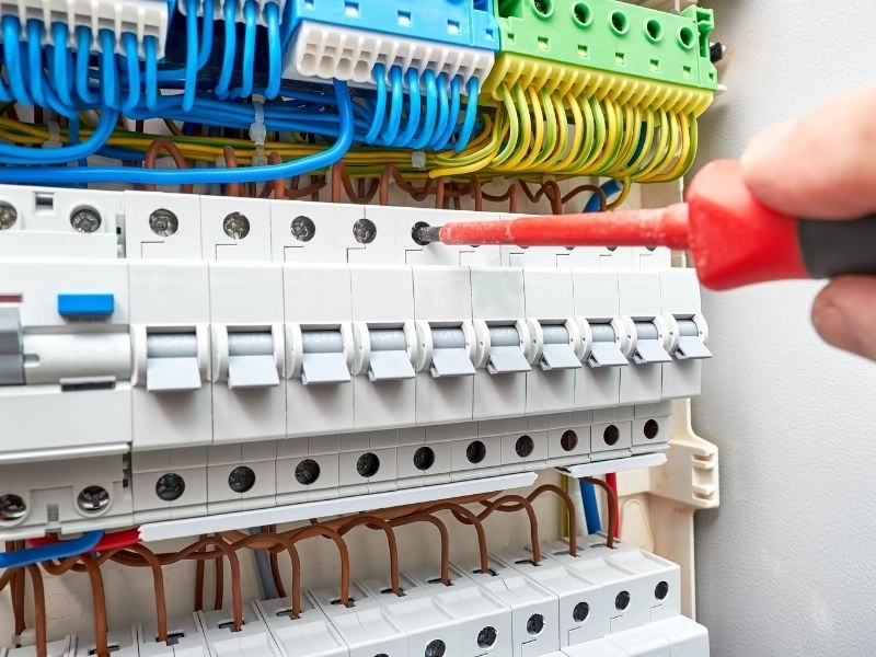 Electricien à Ménigoutte